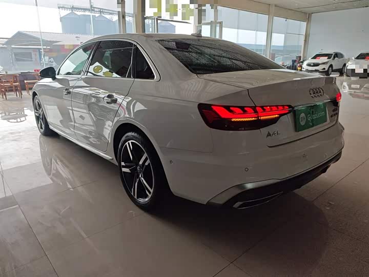 Фото 5 - Audi A4L