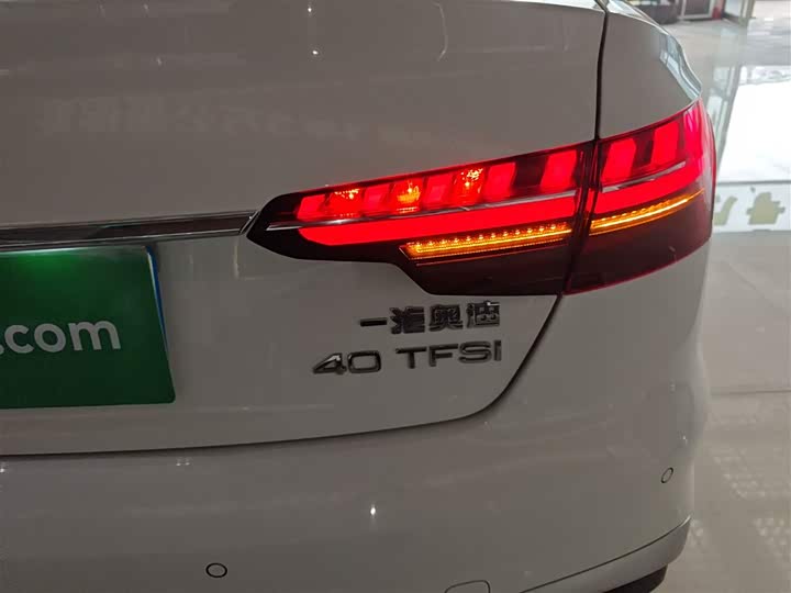 Фото 8 - Audi A4L