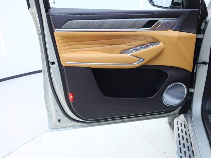 Фото 4 - Tank 500 Hybrid