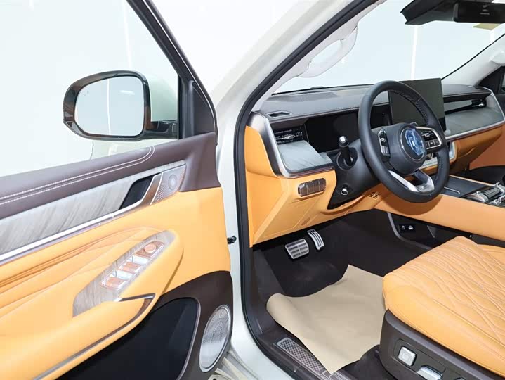 Фото 5 - Tank 500 Hybrid