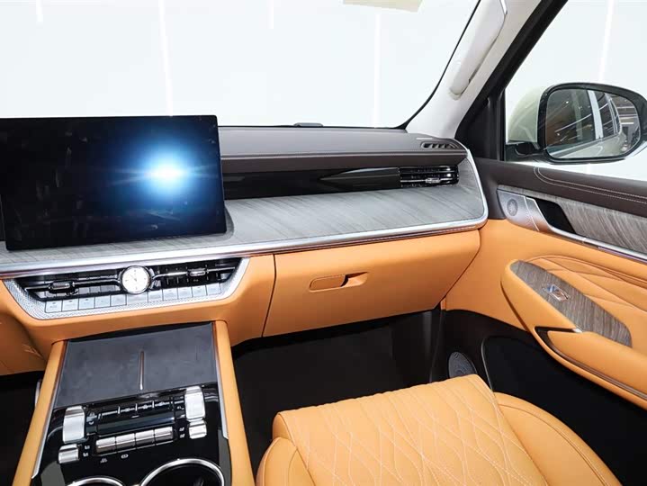 Фото 6 - Tank 500 Hybrid