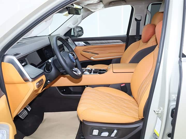 Фото 7 - Tank 500 Hybrid