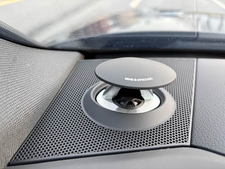 Фото 9 - Audi A6L