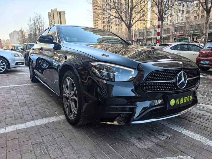 Фото 3 - Mercedes-Benz E-Class