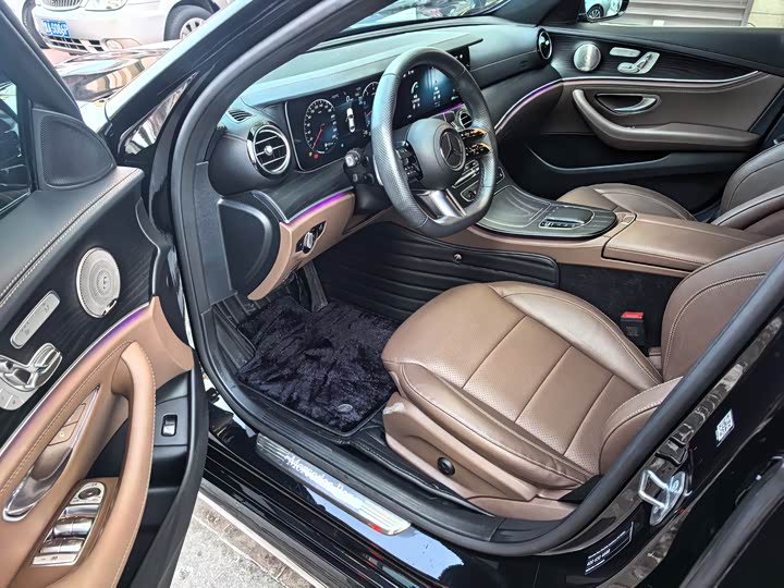 Фото 7 - Mercedes-Benz E-Class