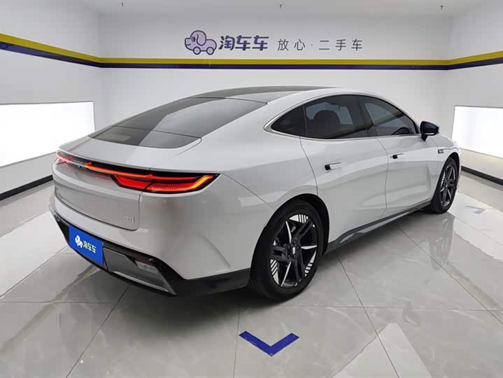 Фото 3 - Geely Galaxy E8