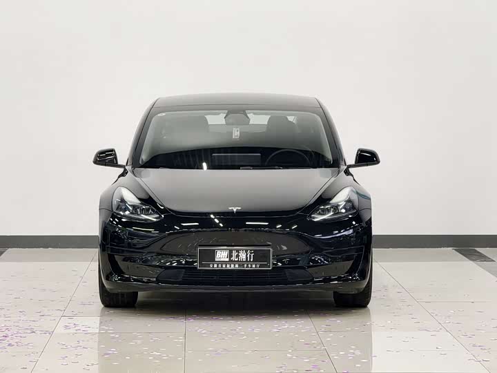 Фото 2 - Tesla Model 3