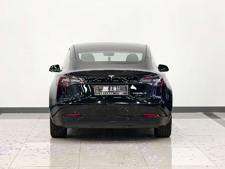 Фото 4 - Tesla Model 3