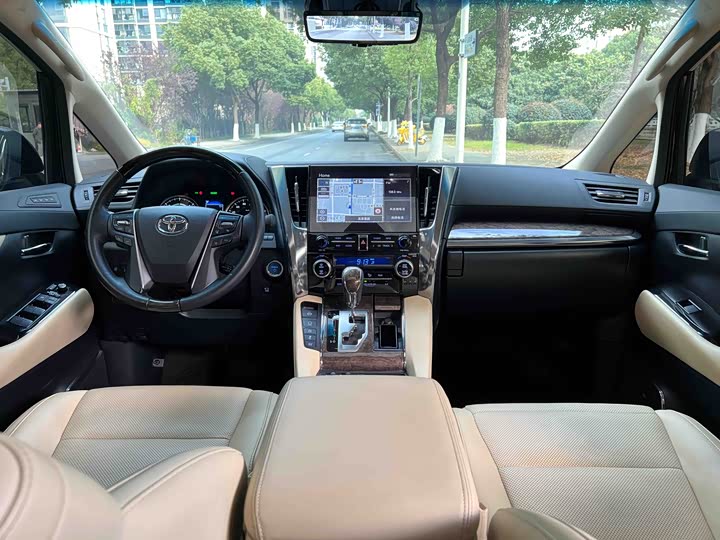 Фото 6 - Toyota Alphard