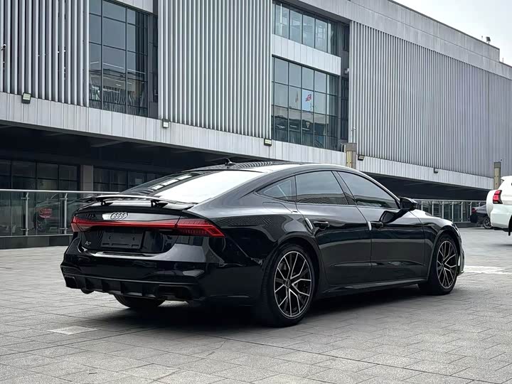 Фото 8 - Audi A7