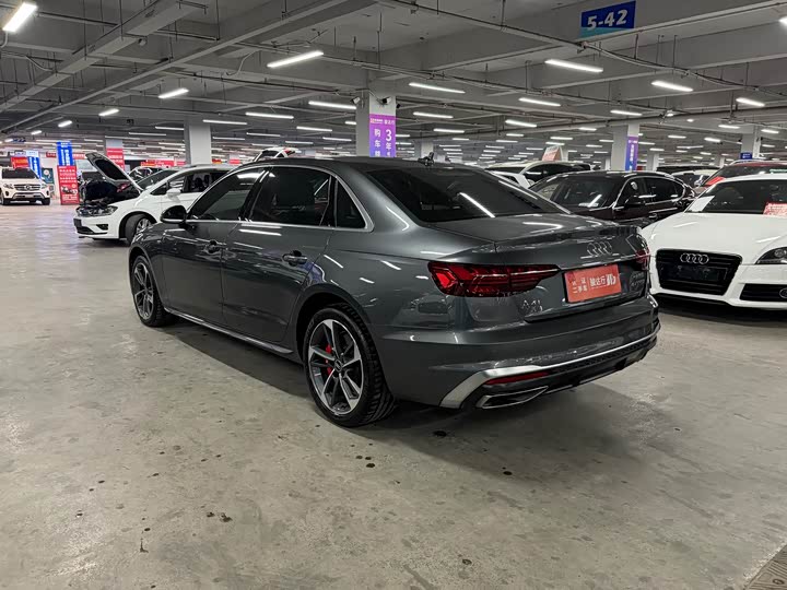 Фото 4 - Audi A4L