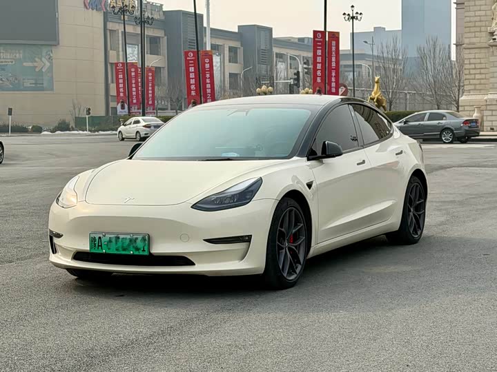 Фото 1 - Tesla Model 3