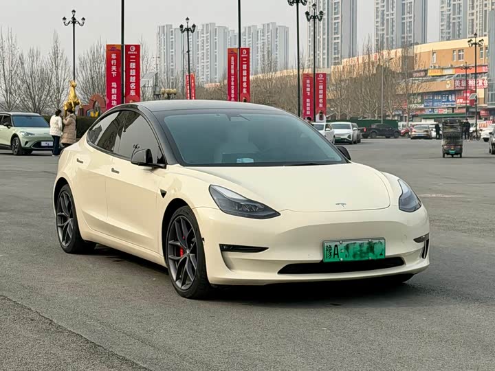 Фото 3 - Tesla Model 3