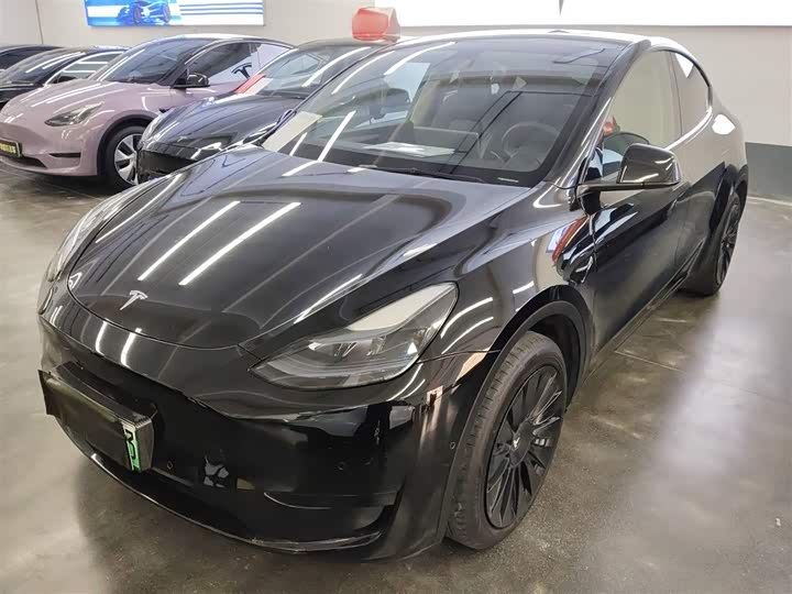 Фото 1 - Tesla Model Y
