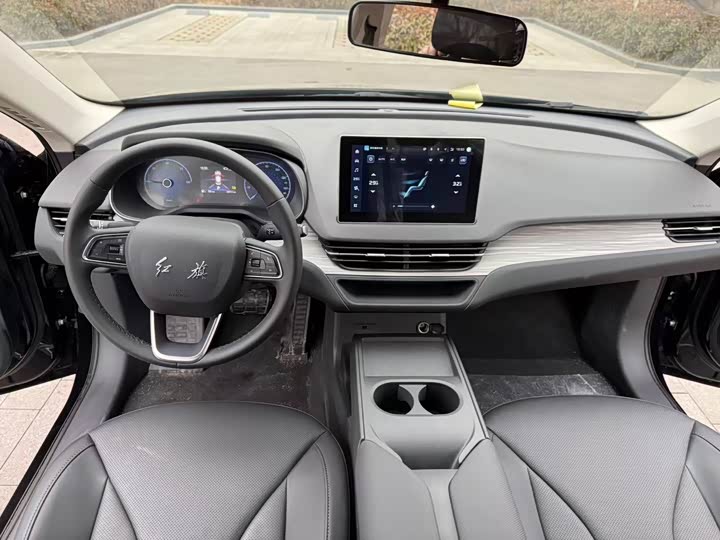 Фото 6 - Hongqi E-QM5