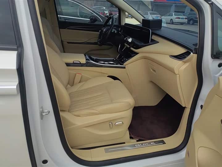 Фото 8 - Buick GL8 ES