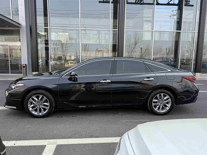 Фото 2 - Toyota Avalon