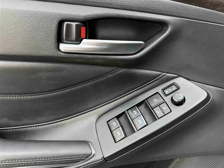 Фото 6 - Toyota Avalon