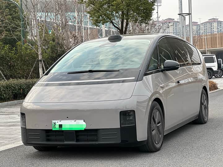 Фото 1 - LiXiang Mega