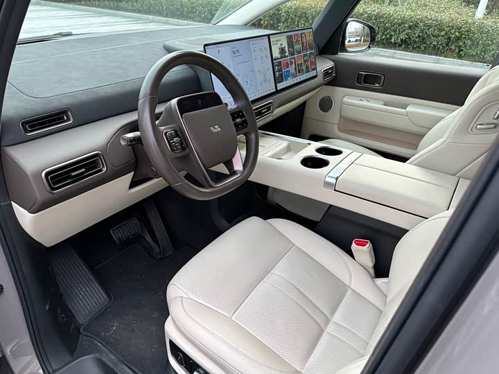 Фото 9 - LiXiang Mega