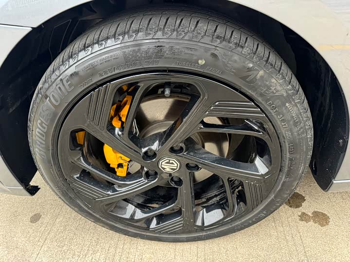 Фото 8 - MG Motor 6