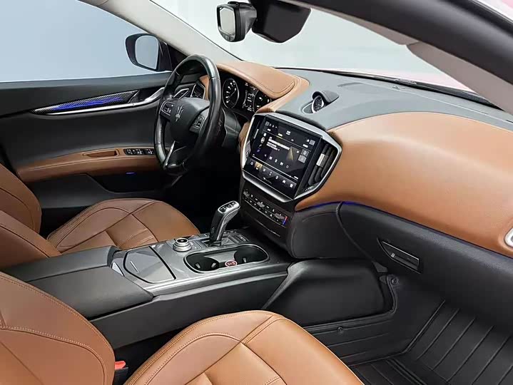 Фото 8 - Maserati Ghibli