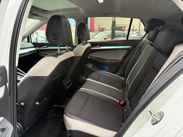 Фото 7 - Volkswagen Golf