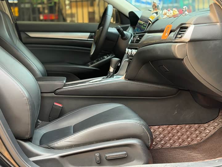 Фото 6 - Honda Accord