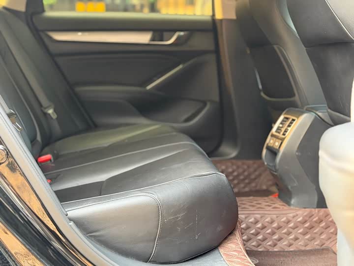 Фото 7 - Honda Accord