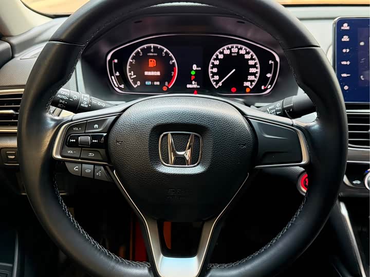 Фото 9 - Honda Accord