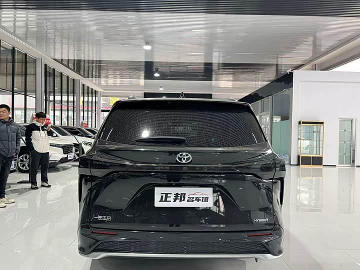 Фото 4 - Toyota Granvia