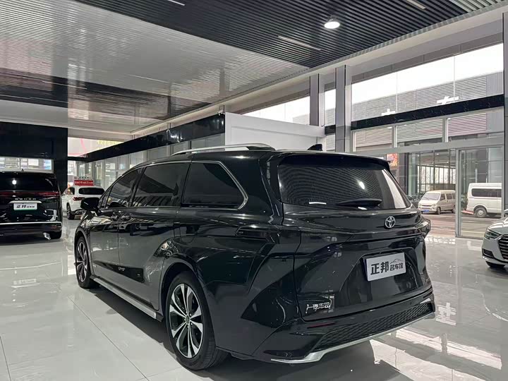 Фото 5 - Toyota Granvia