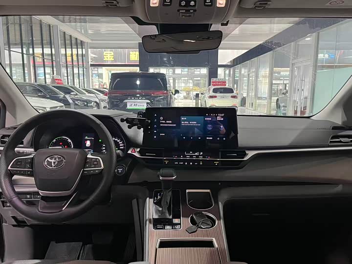 Фото 8 - Toyota Granvia