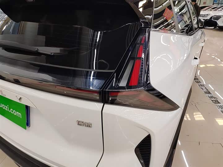 Фото 8 - Geely Atlas