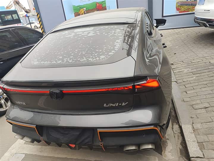 Фото 6 - Changan UNI-V