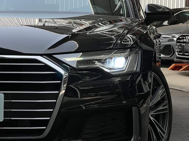 Фото 9 - Audi A6L