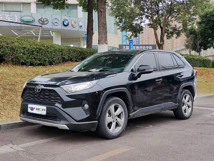 Фото 1 - Toyota RAV4