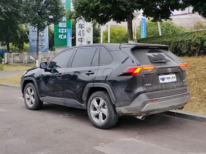 Фото 4 - Toyota RAV4