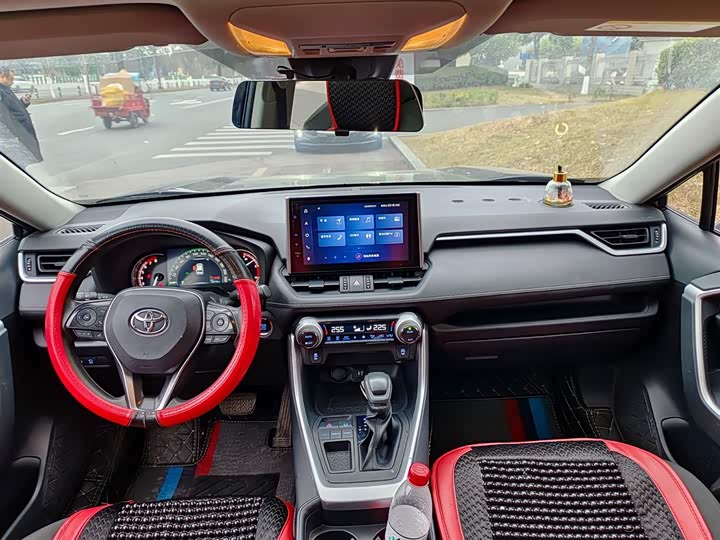 Фото 6 - Toyota RAV4