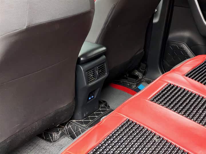 Фото 9 - Toyota RAV4