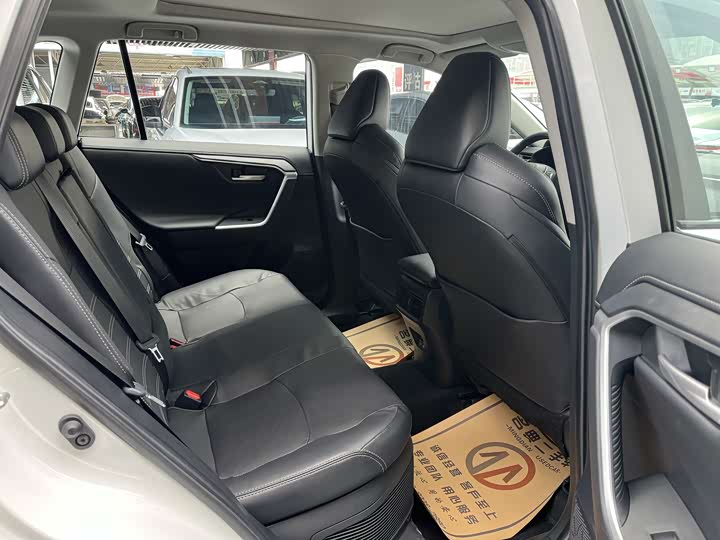 Фото 9 - Toyota Wildlander