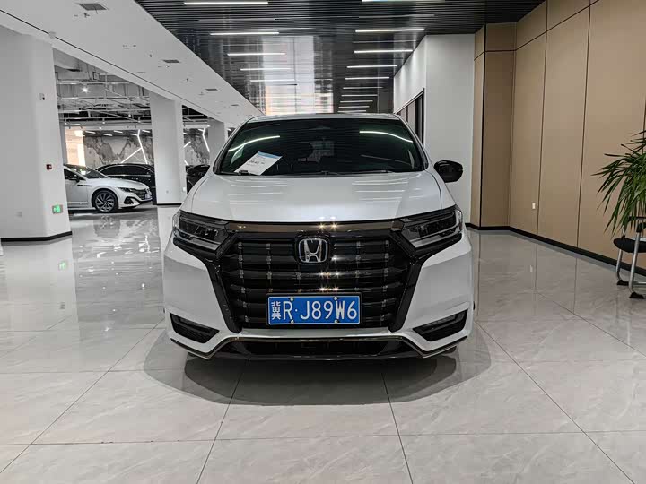 Фото 1 - Honda Elysion