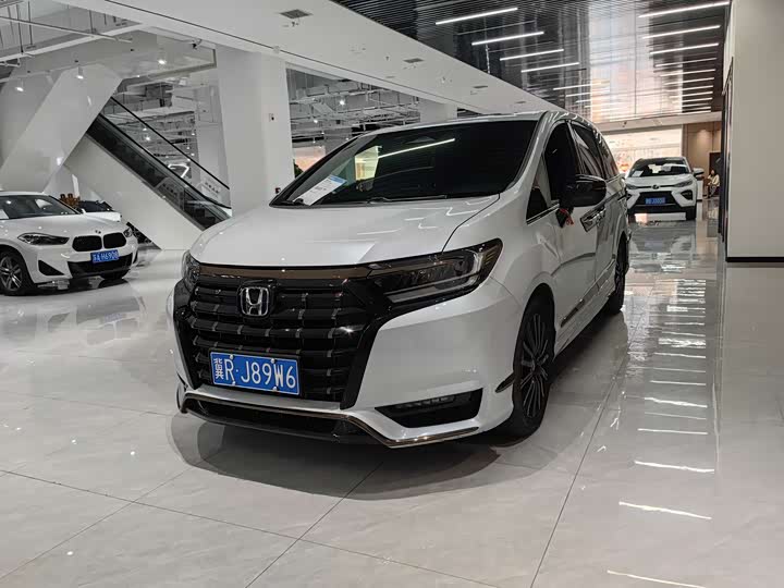 Фото 2 - Honda Elysion