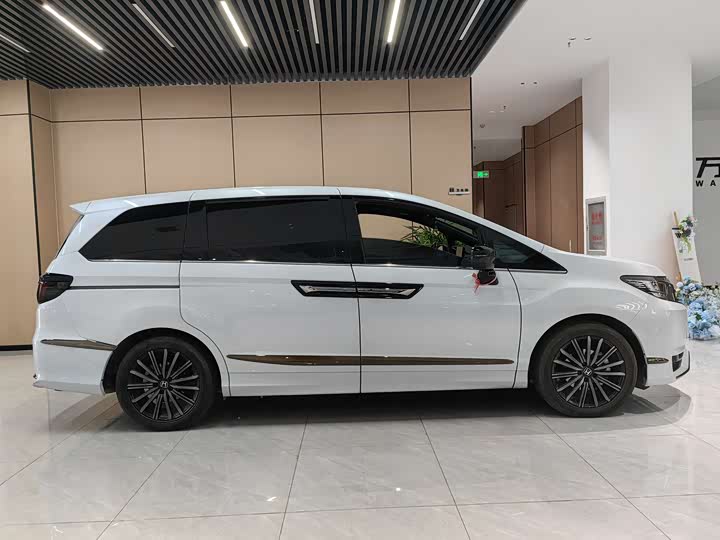 Фото 3 - Honda Elysion