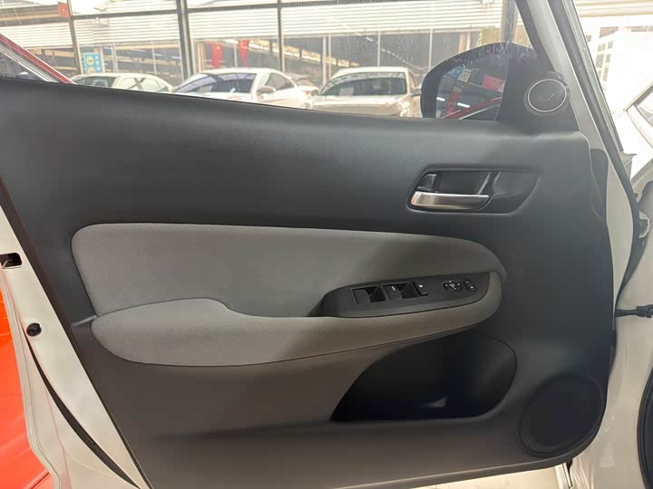 Фото 6 - Honda Life