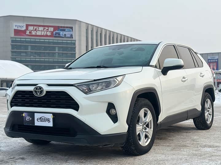 Фото 1 - Toyota RAV4