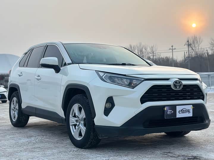 Фото 3 - Toyota RAV4
