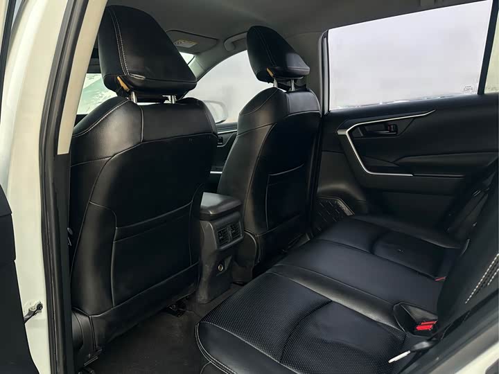 Фото 5 - Toyota RAV4