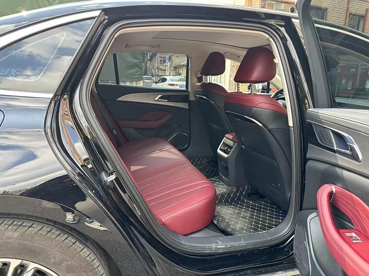 Фото 9 - Hongqi H5