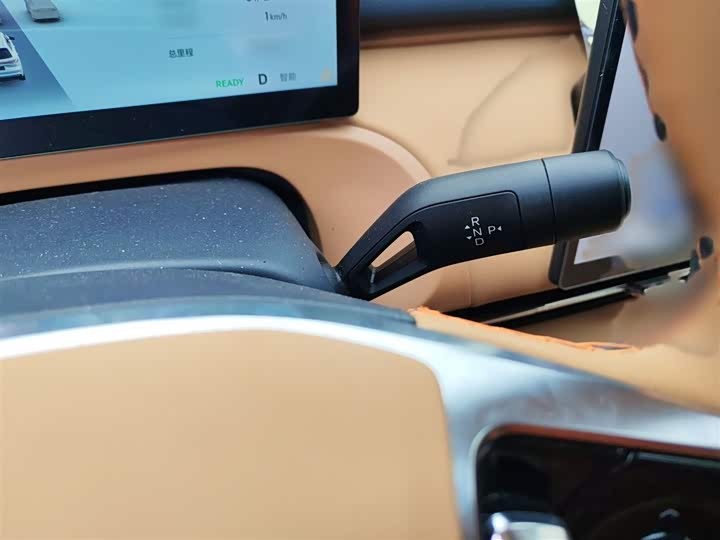 Фото 7 - Geely Galaxy Starship 7